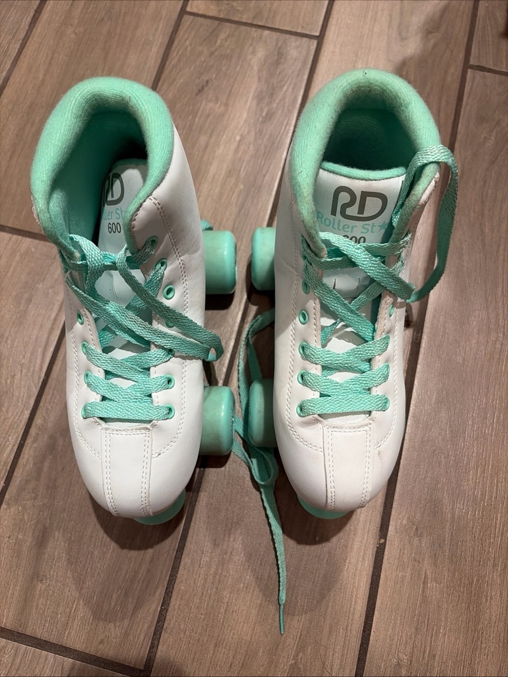 Women's White and Mint Athletic Roller Skates size 5 women/ big kid